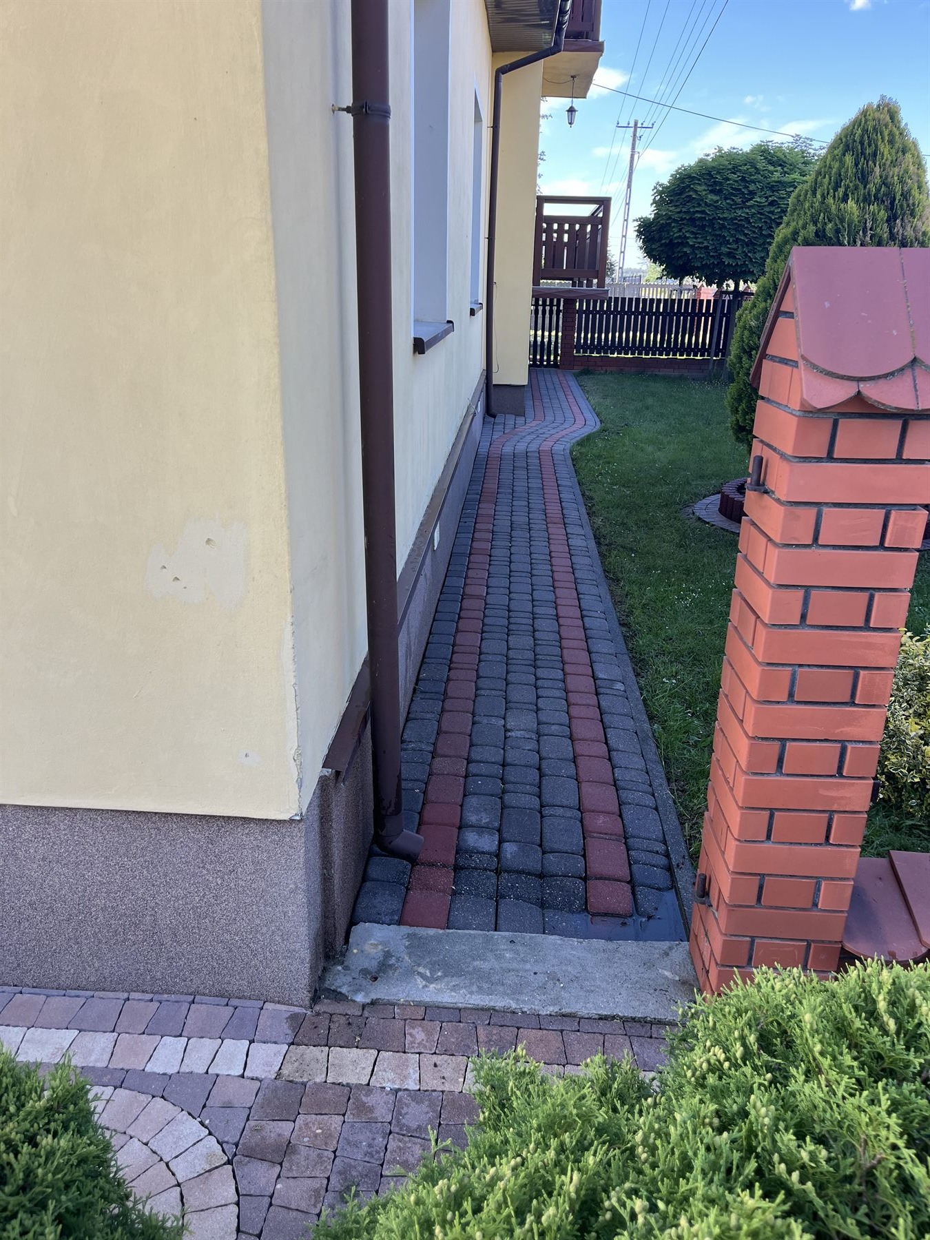 Kostka brukowa po myciu ciśnieniowym