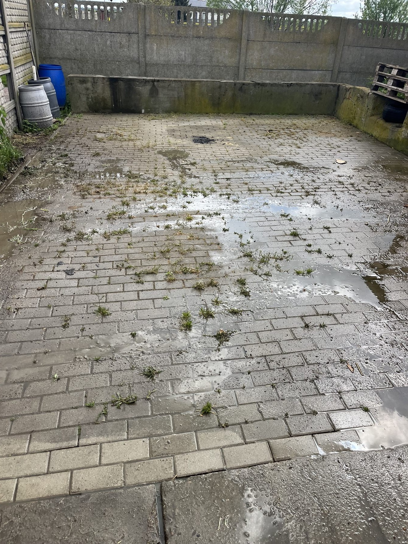 Kostka brukowa przed myciem ciśnieniowym, kolejna realizacja
